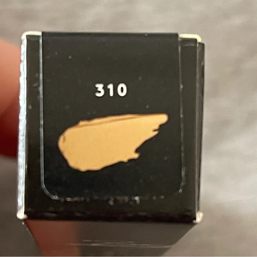Fenty 310 Pro Filt'r Instant Retouch Concealer